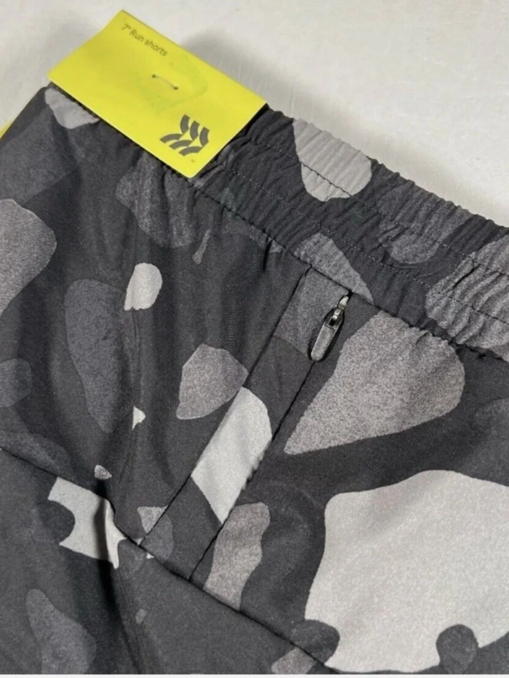 All In Motion Men’s Unlined 7” Running Shorts Black & Gray Camo